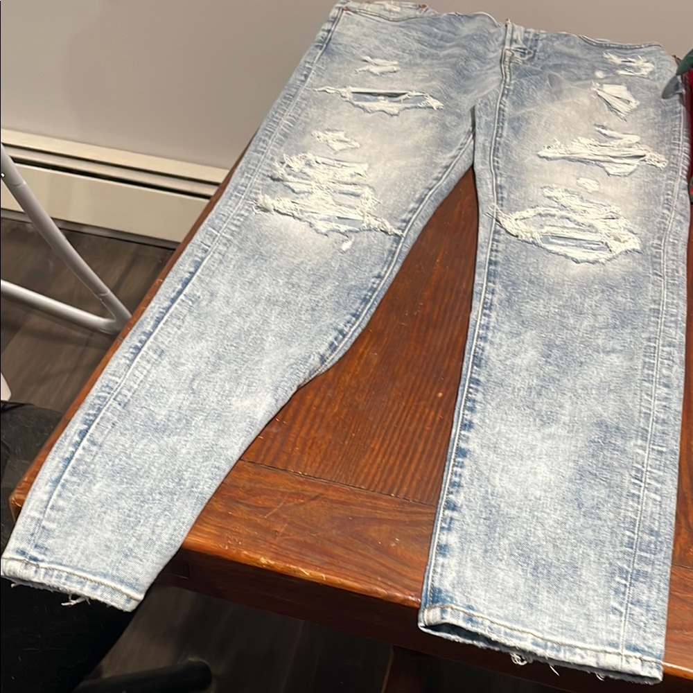 American Eagle Distressed Light Wash Jeans - Picture 6 of 6